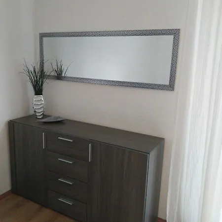 Summer Point Apartment *